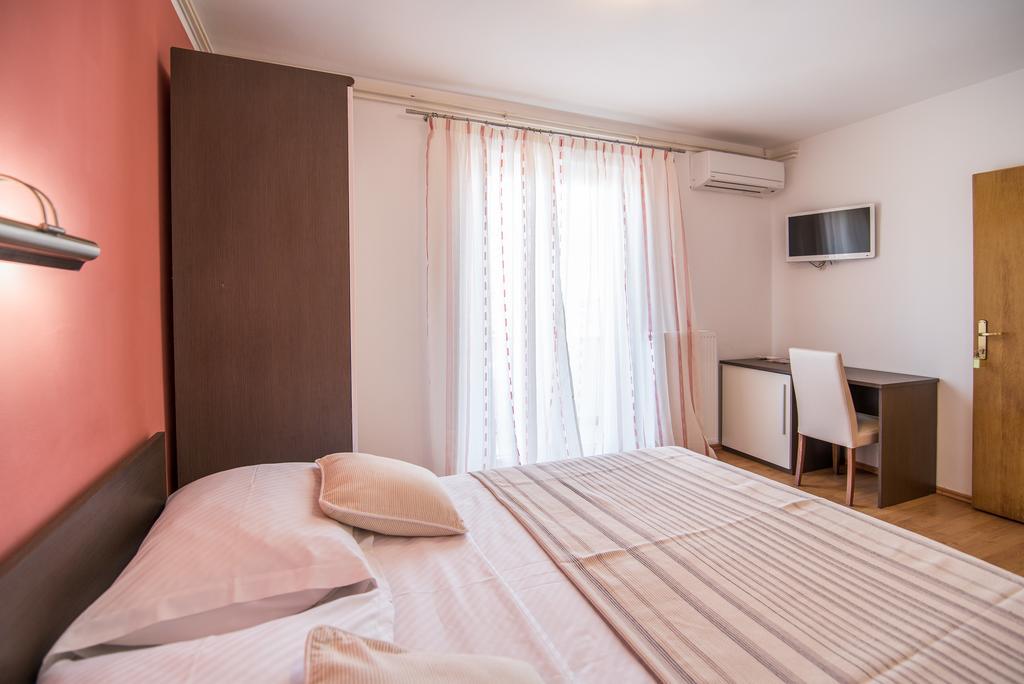 B&B Villa Ana Krk Town Extérieur photo