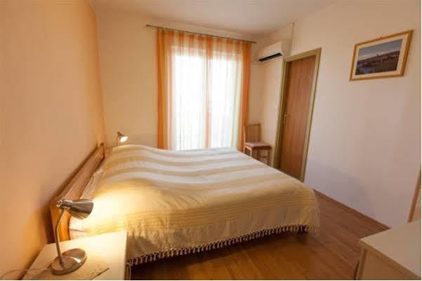 B&B Villa Ana Krk Town Extérieur photo